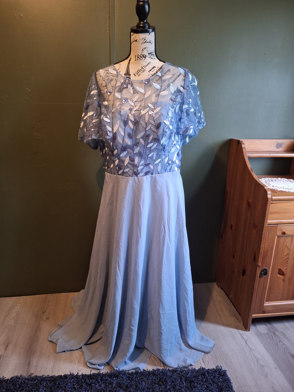 Elegant Light Blue Embroidered Short Sleeve Evening Dress